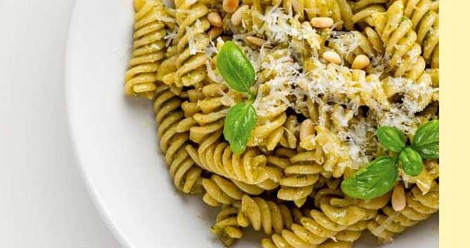 Pasta al Pesto – Premium Spaghetti mit Pesto Sauce und Parmesan
