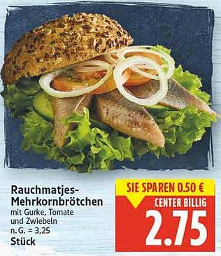 Rauchmatjes-Mehrkornbrötchen mit Gurke, Tomate und Zwiebeln