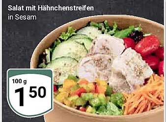 Salat mit Hähnchenstreifen in Sesam