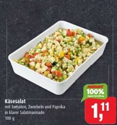 Käsesalat mit Tomaten, Zwiebeln und Paprika